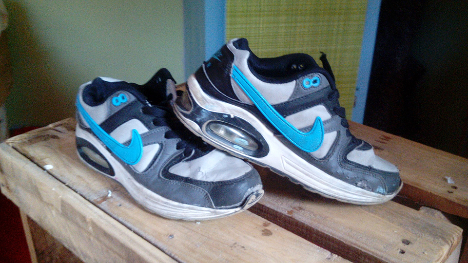 "flight shoes" of Latif Haziri (caveng_KUNSTASYL photo Dakel Sado) "flight shoes" of Latif Haziri (caveng_KUNSTASYL photo Dakel Sado)