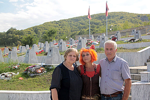 At the memorial for the victims of Račak (caveng_KUNSTASYL) At the memorial for the victims of Račak (caveng_KUNSTASYL)